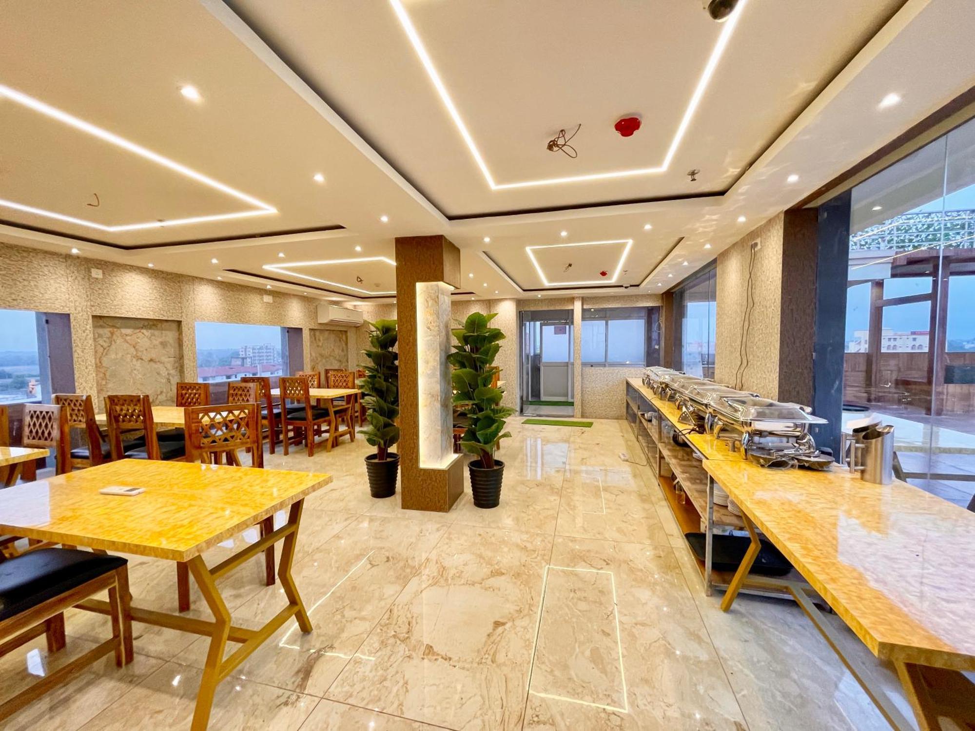 Hotel A One ! Puri, Breakfast Included- Swimming-Pool, Near Sea-Beach-And-Temple, Fully-Air-Conditioned-Hotel With-Lift-And-Parking-Facility - 1 Exterior foto