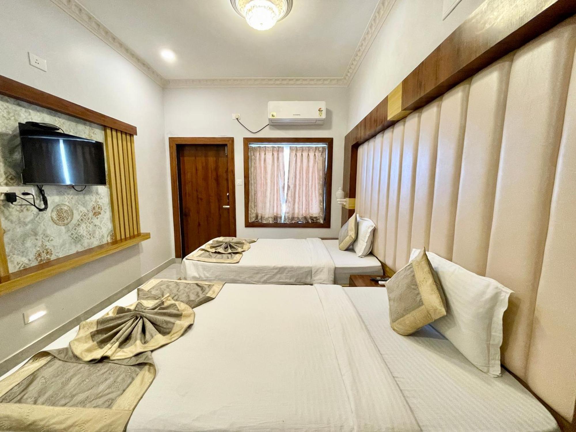 Hotel A One ! Puri, Breakfast Included- Swimming-Pool, Near Sea-Beach-And-Temple, Fully-Air-Conditioned-Hotel With-Lift-And-Parking-Facility - 1 Exterior foto
